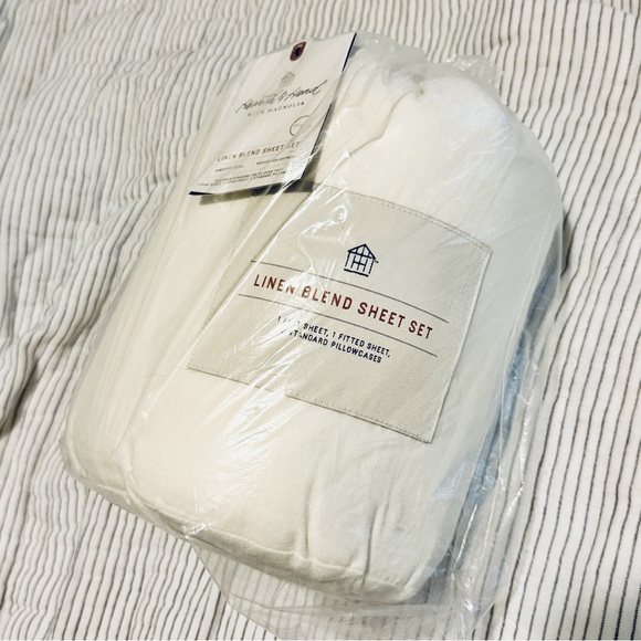 Hearth & Hand Linen Blend Hemstitch Sheet Set Sour Cream (Queen) - Picture 4 of 5